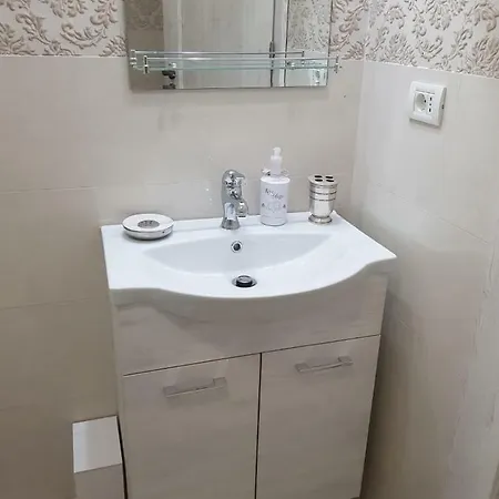 Luxury Anis 1 *